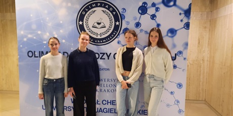 Powiększ grafikę: Cztery uczennice naszej szkoły.