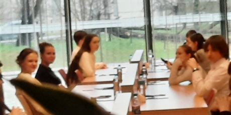 Powiększ grafikę: Uczennice naszej szkoły podczas konkursu.