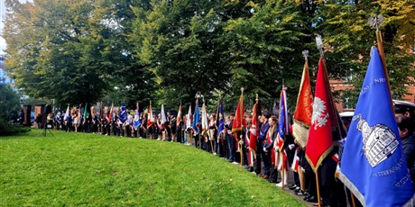 Powiększ grafikę: prezentacja Pocztów Sztandarowych z Gdańska.