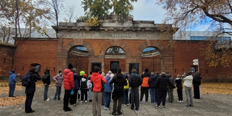 Powiększ grafikę: uczniowie na Cytadeli